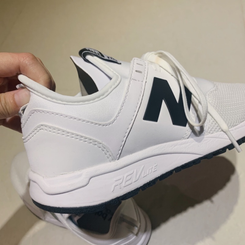 九成新 New Balance 247 Classic 白 黑LOGO 孔孝真 運動鞋 MRL247WB