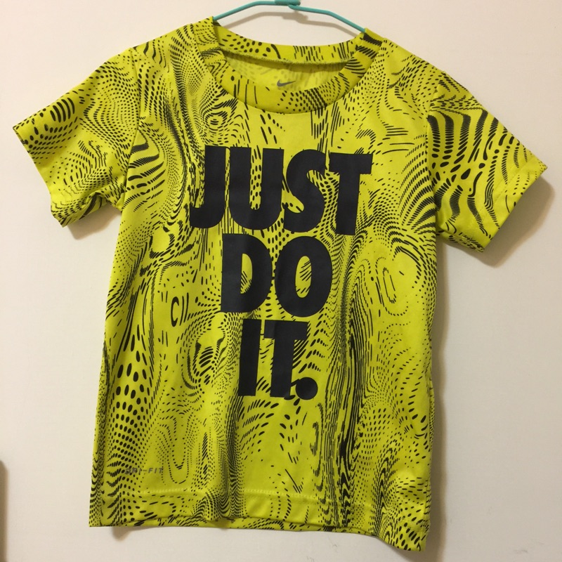 Nike Just do it男童 短袖T-shirt 上衣96-104公分適穿,送黑色迷彩口袋短褲