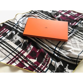 HERMES 原廠盒 70% cashmere 30% silk 220x80公分 大三角形圍巾