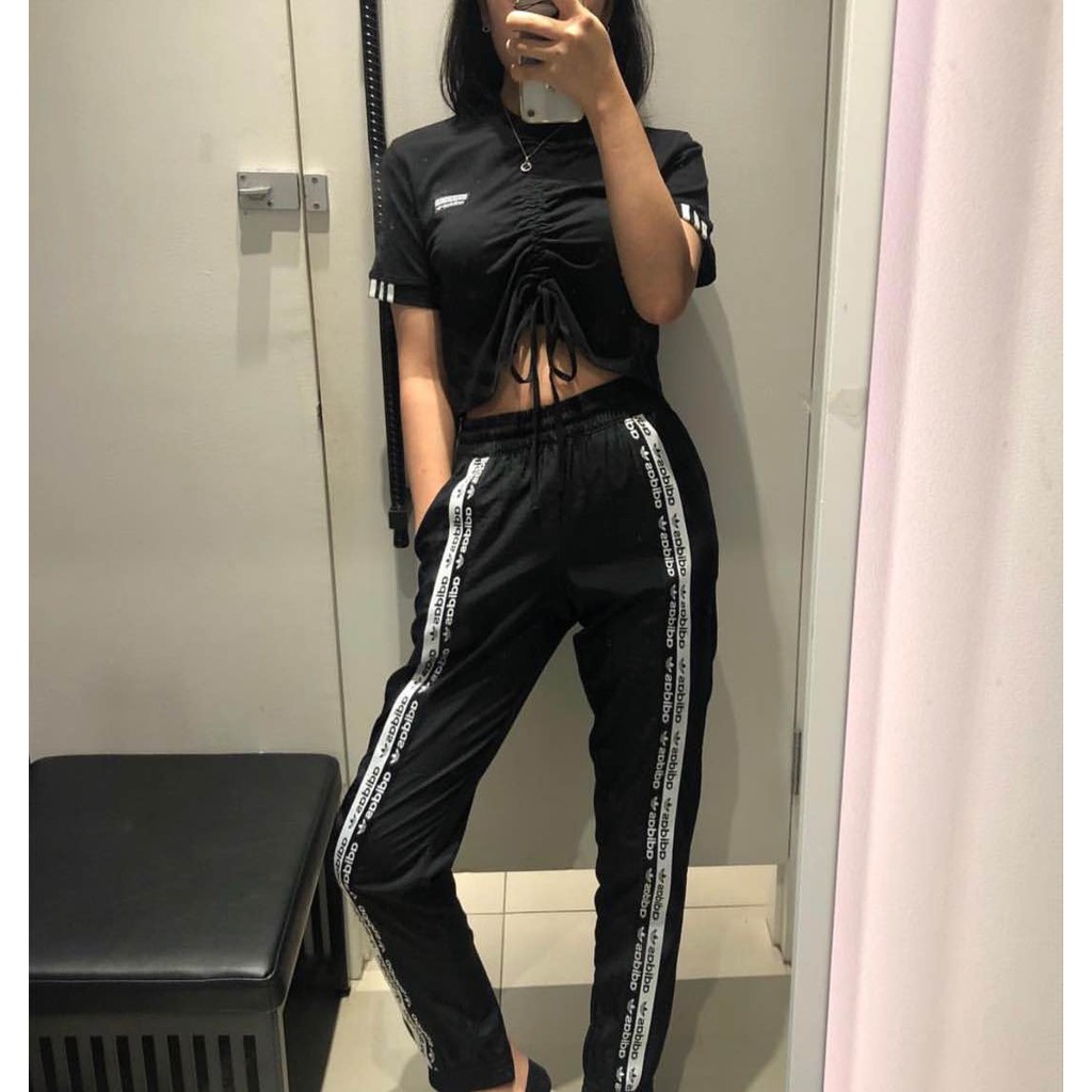 特價ED7415 ADIDAS ORIGINALS TRACK PANTS 黑色滑面串標運動褲休閒褲長褲女| 蝦皮購物