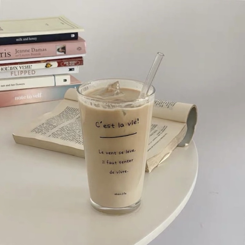 法文這就是人生c Est La Vie 可愛手寫玻璃杯套組 附杯蓋 吸管 水杯玻璃杯咖啡杯環保杯 蝦皮購物