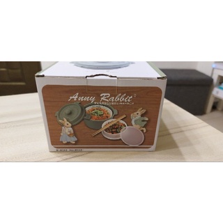 日月光股東紀念品（全新）-安妮兔鑄鐵造型便當盒~陶瓷內膽~野餐~飯盒