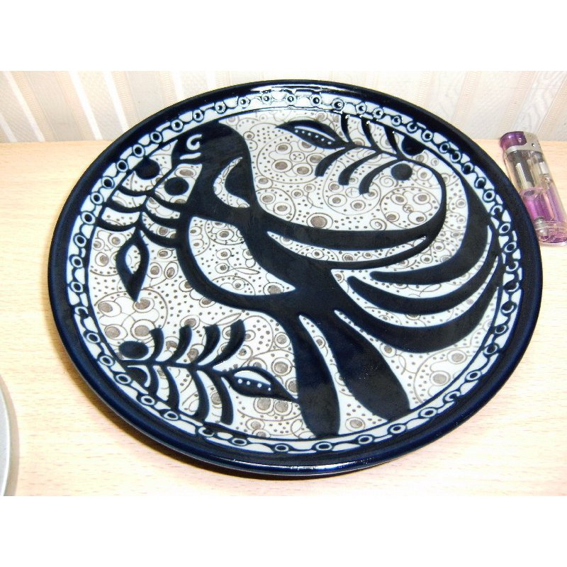 孔雀 浮雕 盤子 盤 圓盤 菜盤 餐盤 水果盤 湯盤 餐具 日本製 陶瓷 瓷器 可用 微波爐 電鍋