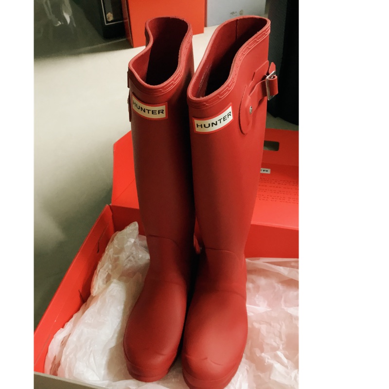 全新Hunter 紅色雨鞋，附贈一雙襪套
