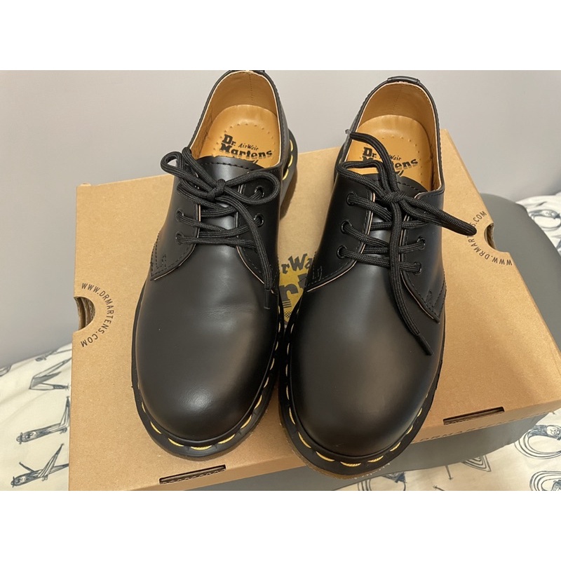 馬丁鞋 Dr. Martens 短筒黑皮鞋（內附鞋油也尚未使用過）