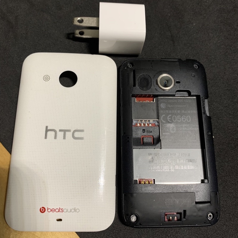 時代的眼淚 收藏品HTC Desire 200 小型手機 零件機