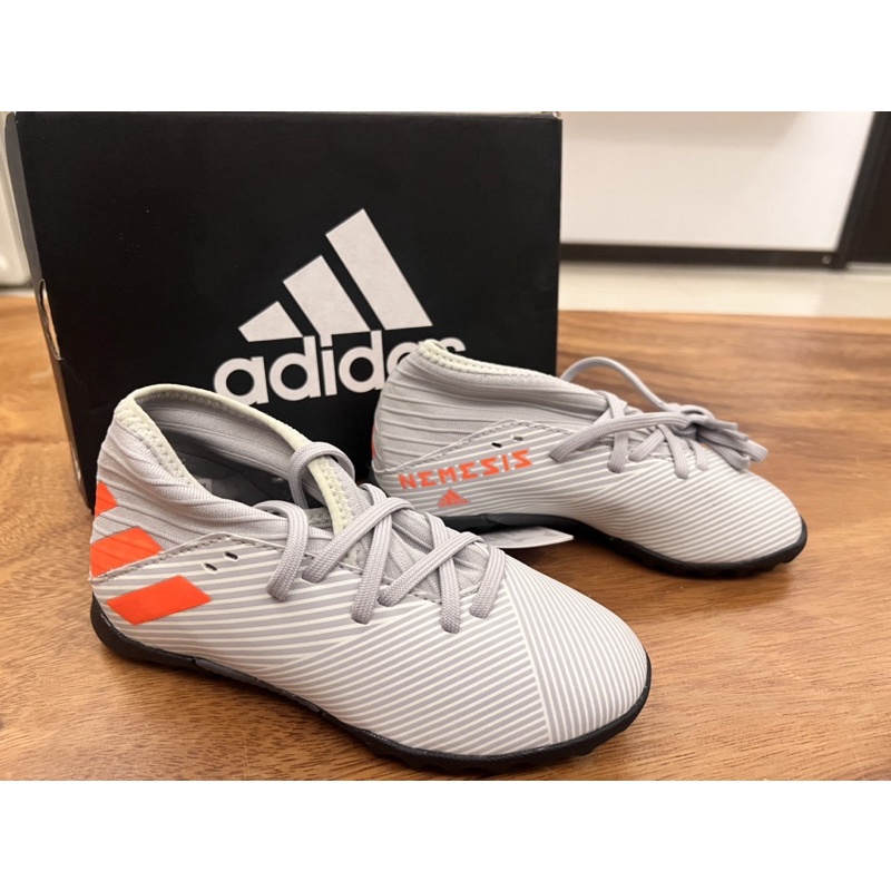 【全新】 Adidas  愛迪達兒童足球鞋 英國購入