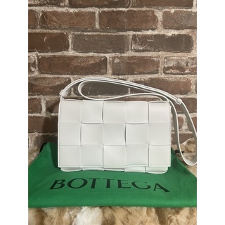 小年糕小舖👶🏻專櫃 全新 Bottega Venetia BV卡帶包 大編織 白