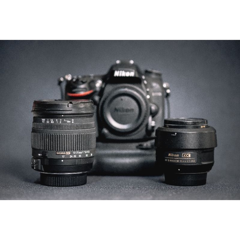 【出售、可議價】二手 Nikon D7200 另贈 一支電池手把 兩顆鏡頭  再加碼一本D7200各式拍攝主題完全解析！
