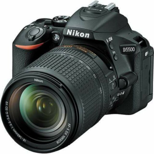 二手公司貨Nikon D5500+18-140mm變焦鏡 入門單眼 觸控翻轉螢幕 內建閃燈 附三顆電池+充電器+原廠背帶
