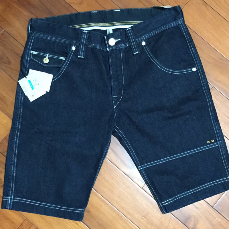 Levi's 504 原色牛仔短褲. 全新含吊牌 新光購入