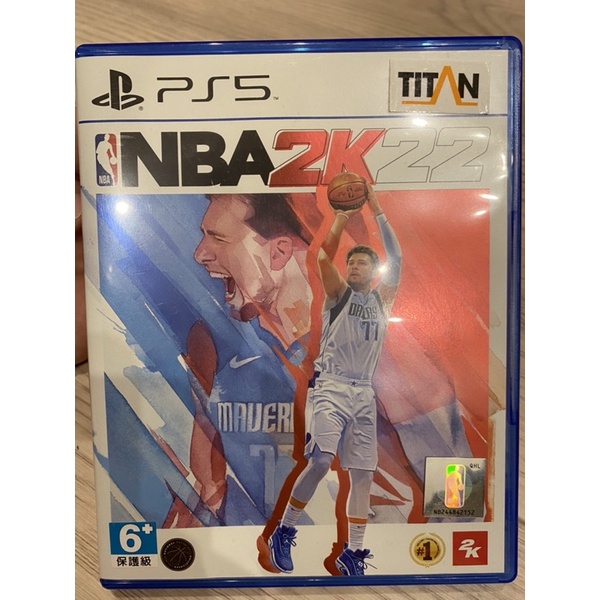 PS5 NBA 2K22 近全新正版光碟版限時優惠特價中，PlayStation 5 籃球遊戲單機線上皆可遊玩，誠可議