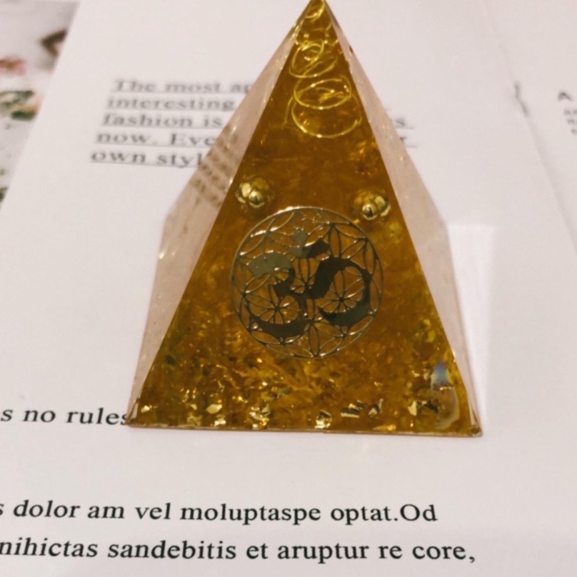 黃水晶金字塔（5*5）
