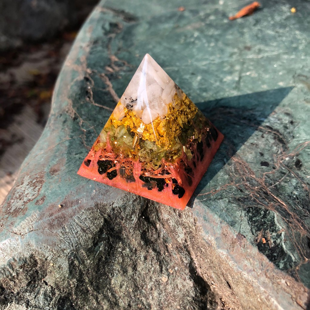 057奧剛 奧根orgonite水晶 磁場 靈氣 占卜 脈輪 塔羅風水金字塔正能量4cm 護身符 驅除負面 好運 幸運 蝦皮購物