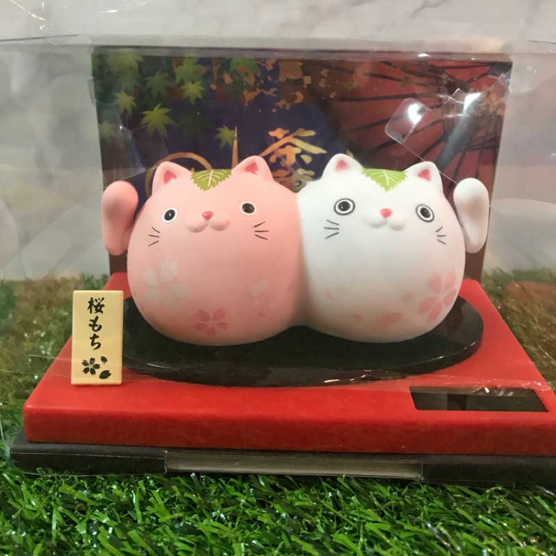 日本帶回櫻花麻糬貓招財太陽能擺設公仔