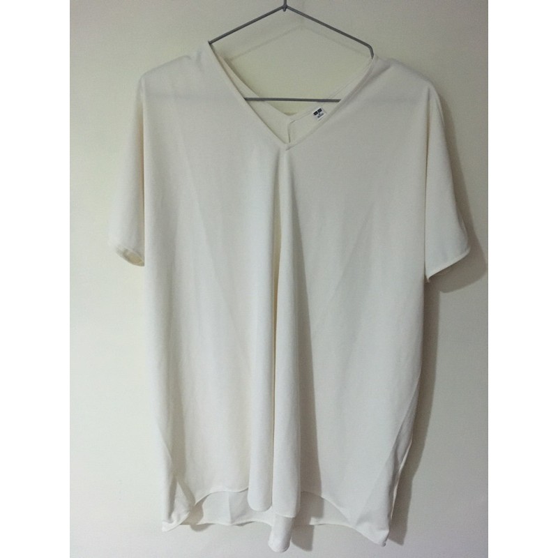 購回僅下水 Uniqlo法式短袖v領垂墜感雪紡上衣 黑 白2色 蝦皮購物