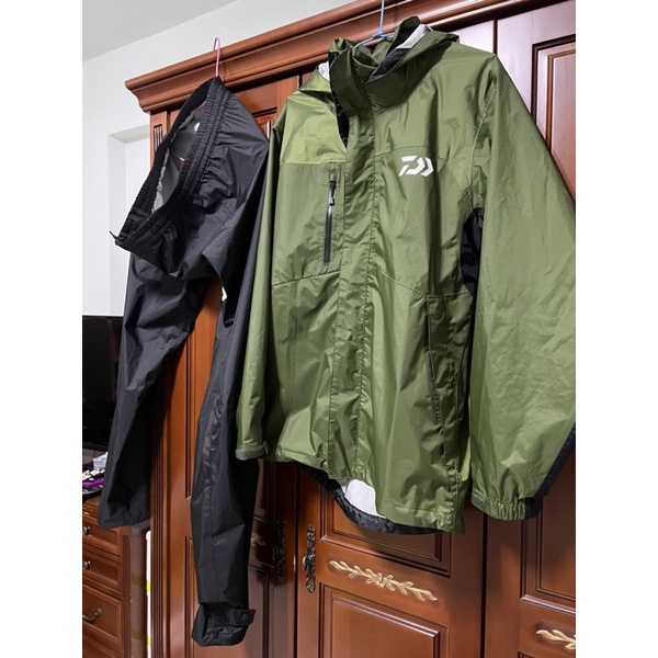 Daiwa 雨衣 dr3822兩件式雨衣 防潑水雨衣 釣魚雨衣 橄欖綠9成新 L號