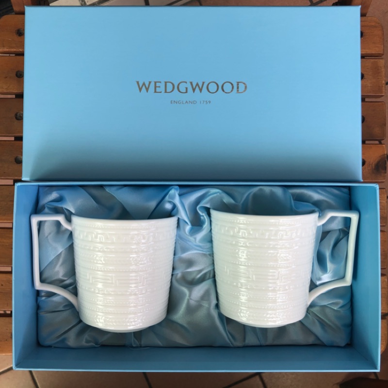 〔本丸小舖〕WEDGWOOD lntaglio純白深刻浮雕骨瓷馬克杯組禮盒 350ml 全新