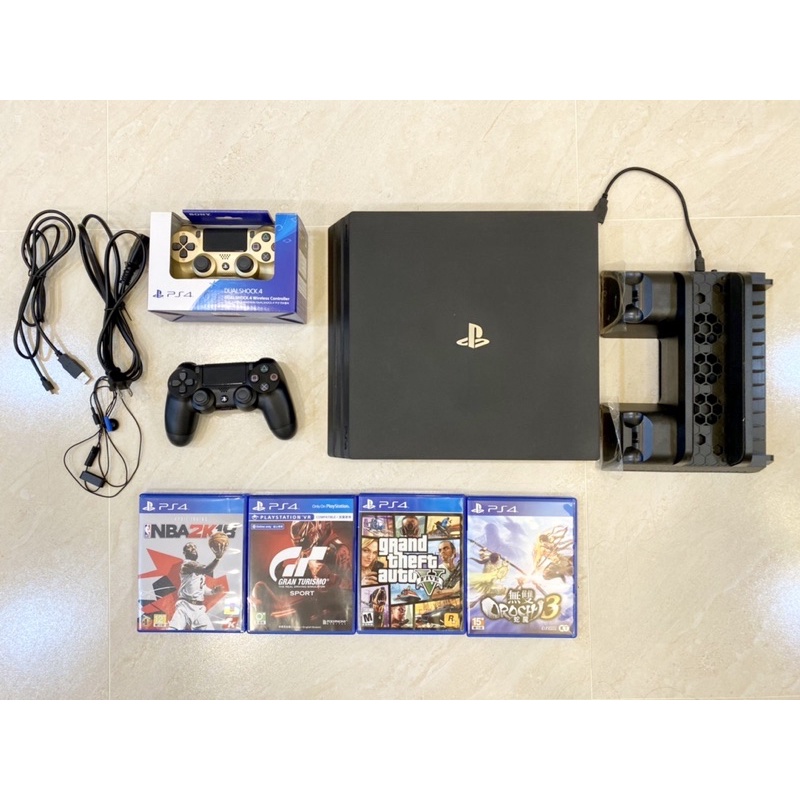 出清 PS4 PRO 主機 1TB CUH – 7017B型號 極致黑