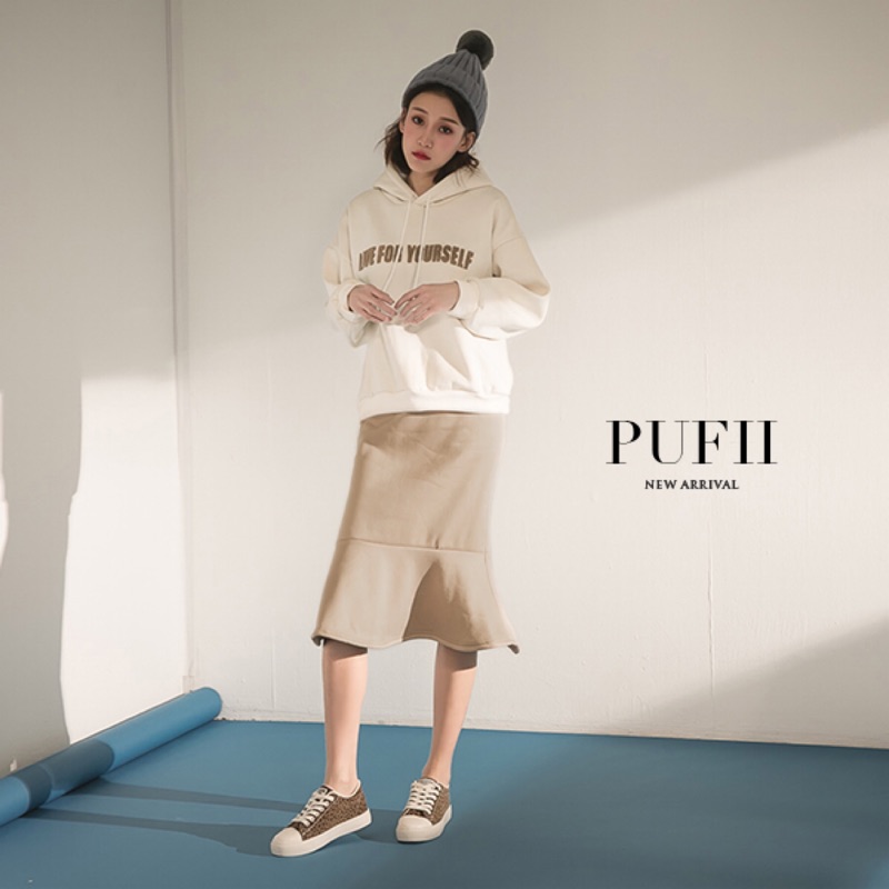 全新轉賣 英字連帽T恤+魚尾中長裙 套裝 (PUFII）
