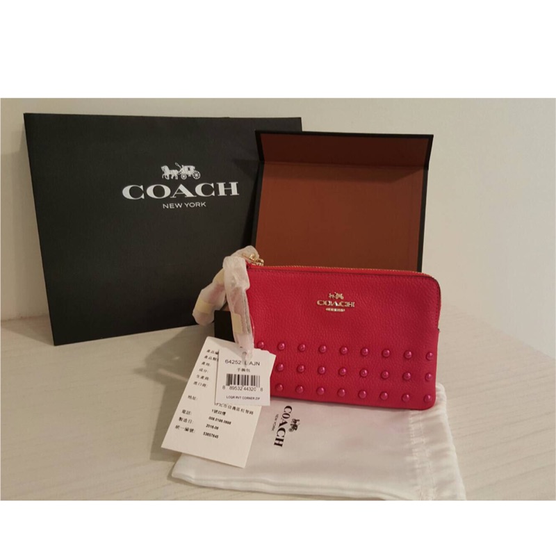 全新 Coach 桃粉色卯釘手拿包