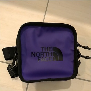 北面《The North Face》斜揹包**紫色