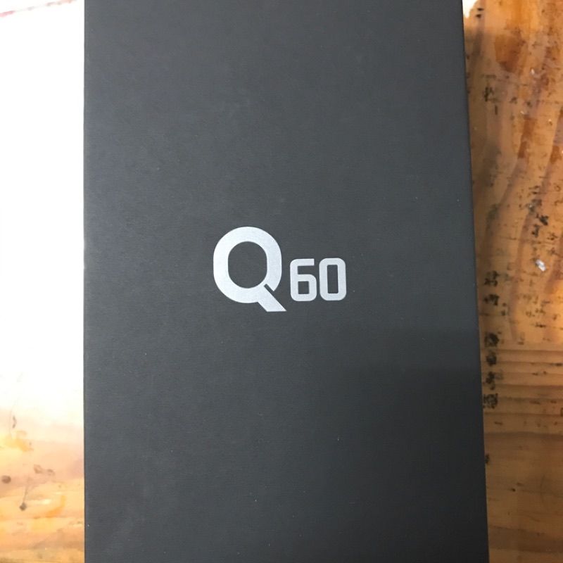 LG Q60手機，中華電信買的。