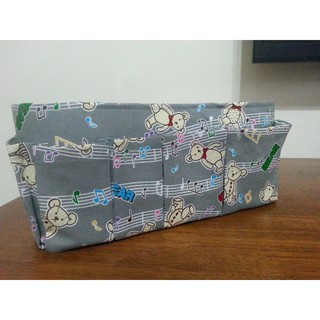 【小茉莉】大型XL號袋中袋-卡片暗袋(30x10cm)→包包收納/分隔袋→音符灰泰迪熊