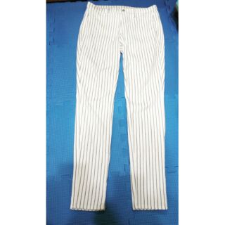 Uniqlo白底直條紋緊身褲