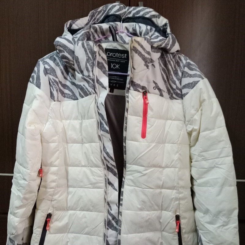 Protest 荷蘭雪衣外套防水係數10k k只穿過1次s號滑雪雪板snowboard Ski 女生外套 蝦皮購物