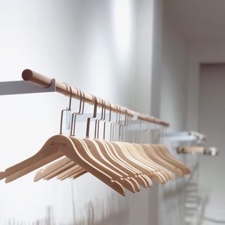 【免郵】實木 架子 服裝店 展示架 貨架 實木側掛 上墻壁掛 童裝 女裝店 展示架 掛衣架 ins風