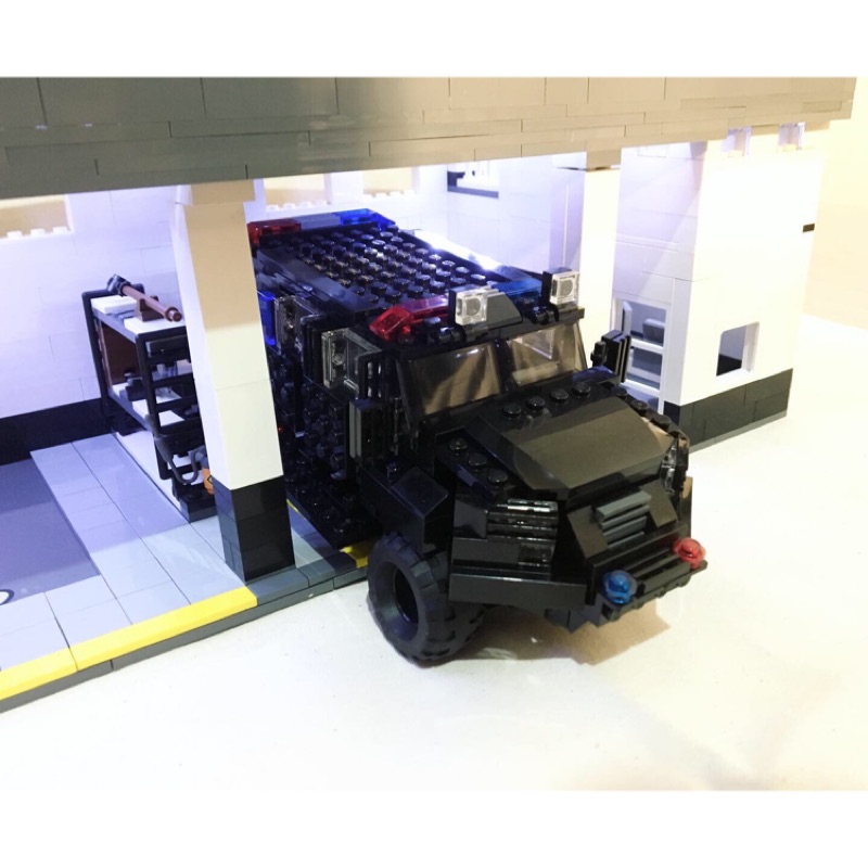 Lego MOC SWAT 特警隊裝甲車