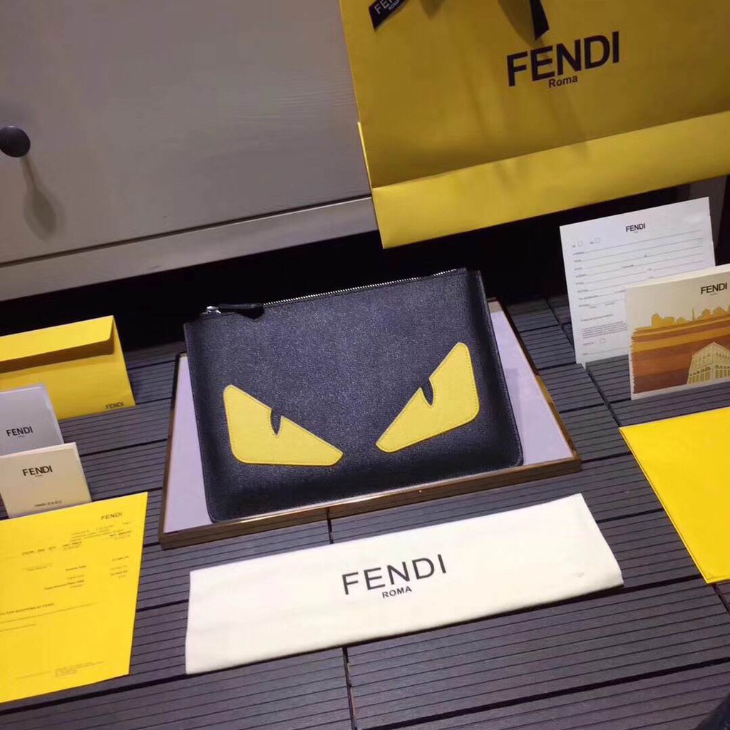 FENDI 經典小牛皮怪獸雙眼造型拉鍊手拿包