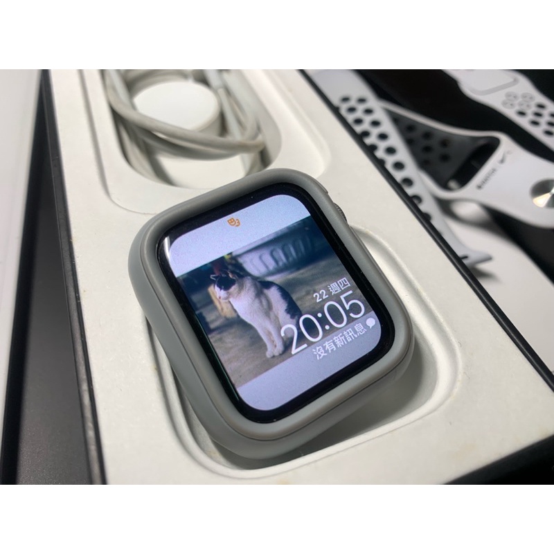 Apple Watch sport s4 40m (鋁）/二手/有包膜/附贈犀牛盾殼、另個充電USB