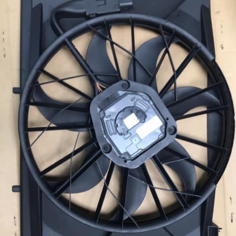 賓士W211 水箱風扇總成（分400w/600w）原廠再生件