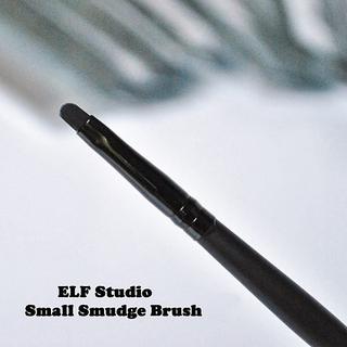 【愛來客 】Youtube達人推薦美國平價品牌ELF Small Smudge Brush眼線刷化妝刷 84001#