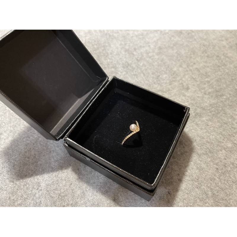 Vita Fede Ultra Mini V Pearl Ring 珍珠鑽戒 金色 Size7 全新品