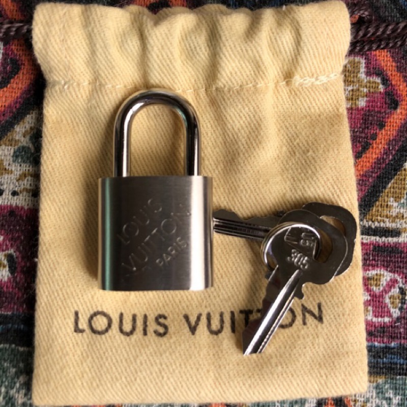 LV正品銀色鎖頭鑰匙組