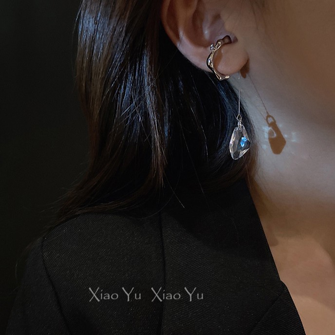 &lt;小魚&gt;。無耳洞耳夾 個性洋氣~韓國INS水晶耳骨扣耳夾E125