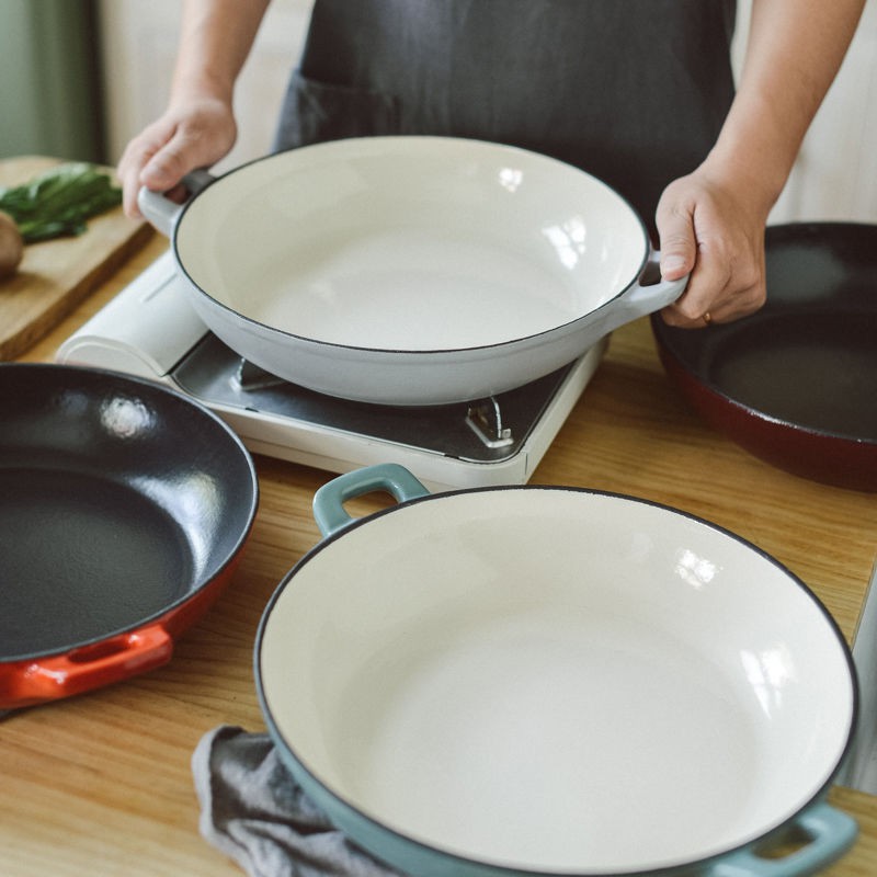 清倉價 爆款小幸福琺瑯鍋鑄鐵鍋烤盤家用平底鍋32cm多功能燉煮燜煲湯鐵煎盤鑄鐵搪瓷琺瑯鍋燉鍋湯鍋煮鍋琺瑯鍋家用鑄鐵