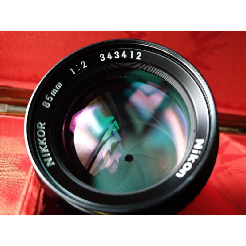 Nikon Ais 85mm F2 大光圈人像手動鏡品項9.8成新（附B+W52mm保護鏡及遮光罩）
