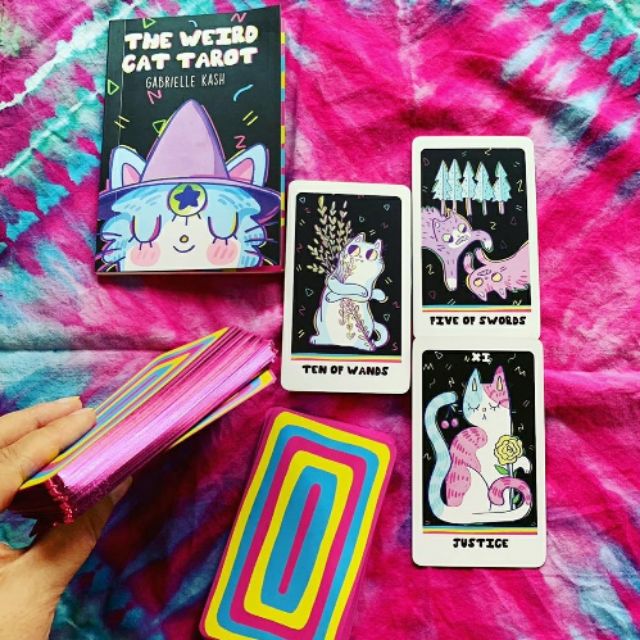 進口牌卡嚴選  𝓒.  The Weird Cat Tarot 怪奇喵喵塔羅牌  電子金屬萌風格 私人設計出版