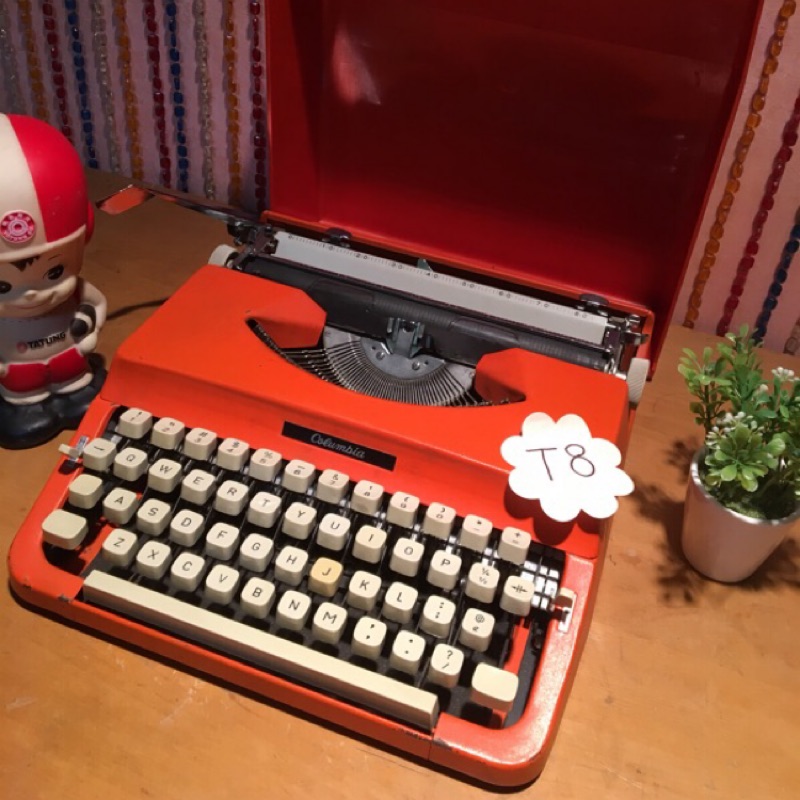T8早期橘紅色打字機⋯功能正常、金屬材質#打字機#收藏#擺設#正常#測#