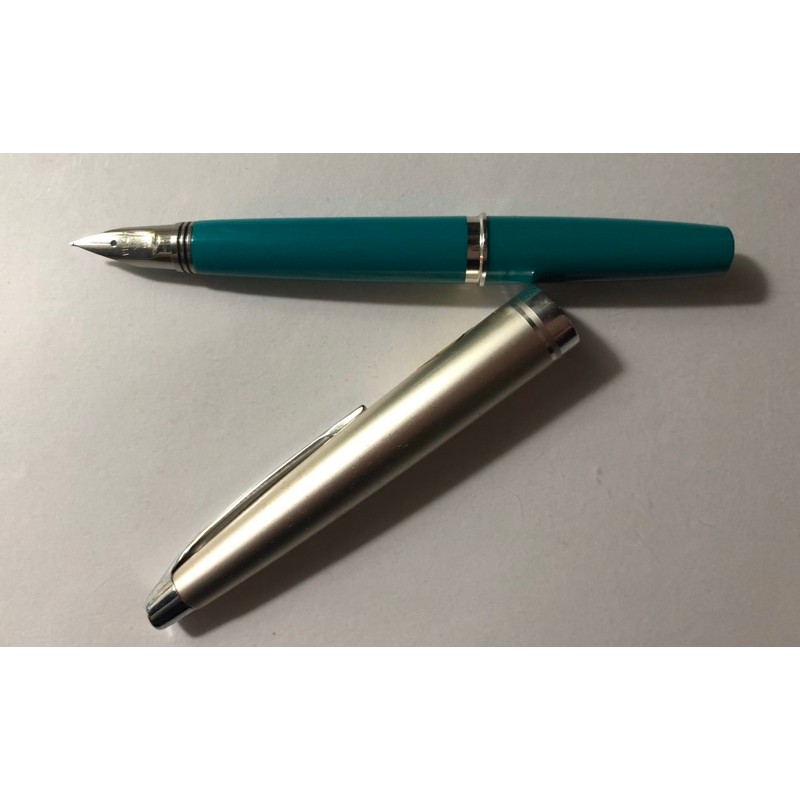 日本製 Pilot 全新老品 百樂短鋼筆 奇特造型(MYU 變種款）細字 1975年出品 亮綠色筆握 鍍鉻筆夾