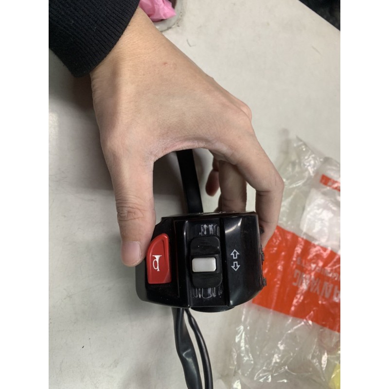 MIO115原廠左開關總成