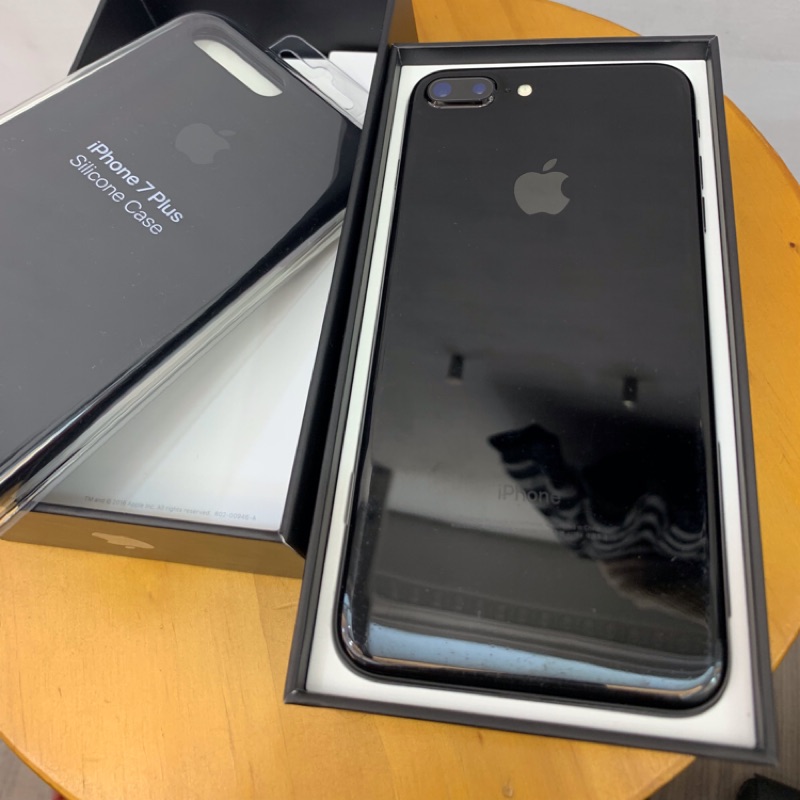 Iphone7 plus 曜石黑 128G 二手 美品 配件全新 生產年2017