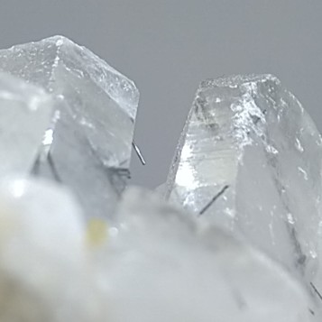 白水晶 水晶簇 脆硫銻鉛礦 共生 針狀 髮狀 髮晶