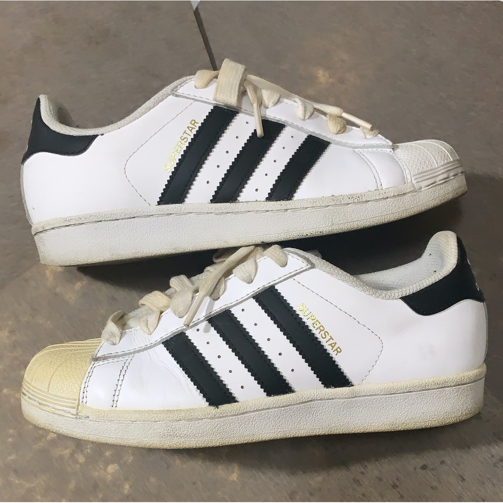 「半買半送」[女鞋二手] Adidas SuperStar 金標 / 22.5CM US4.5 左斜背殼頭偏故隨便賣