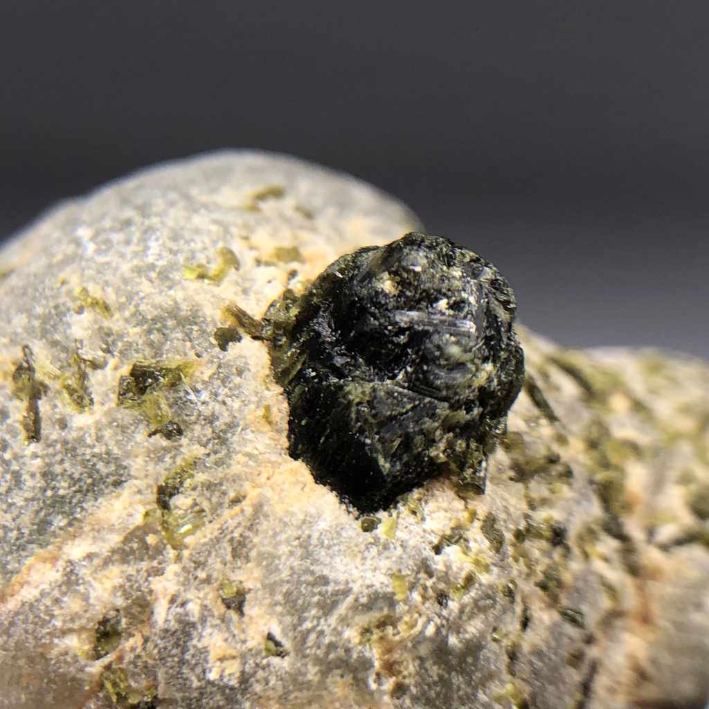 《憶寶珍藏》KMP02 天然原礦 馬利 葡萄石與綠簾石共生 原礦 礦物 標本 礦標 礦石 原石 天然水晶 晶礦