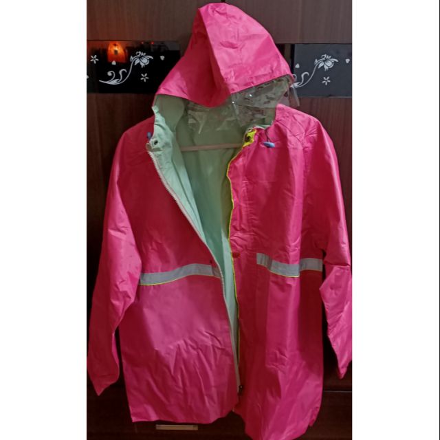 桃紅色加厚兩件式雨衣，二手近全新，防風防雨。